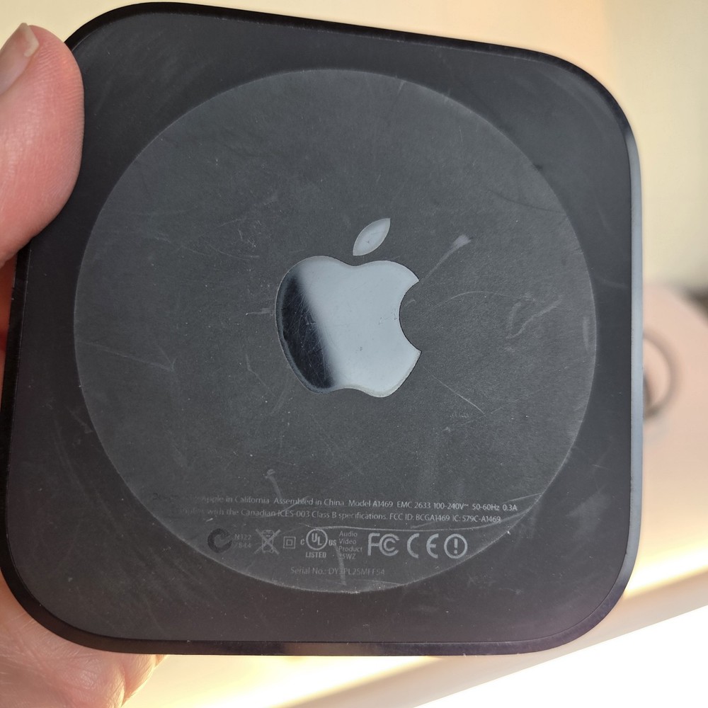 Two Apple TV 3rd Gen HD Media Streamer Box, Power Cord & 2 Remotes Untested