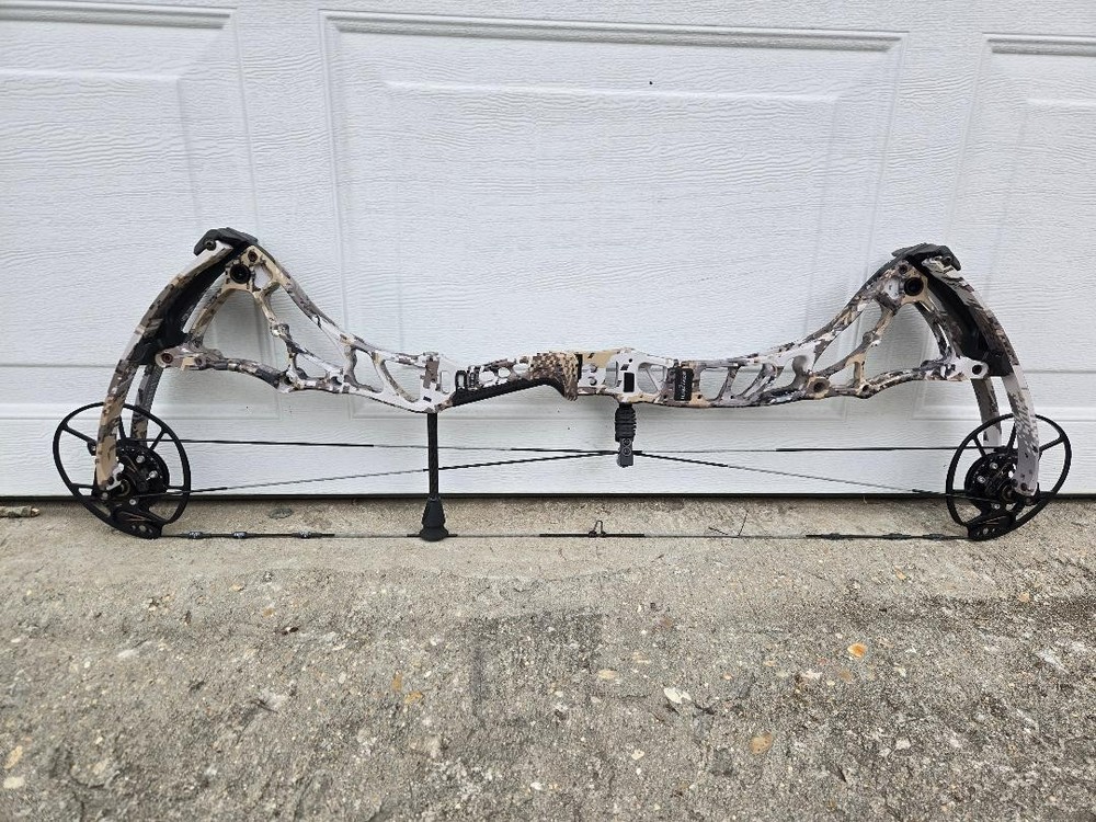 Bowtech Core SR RH 70# Optifade Subalpine Camo (25-30 Inch Draw Lenth)