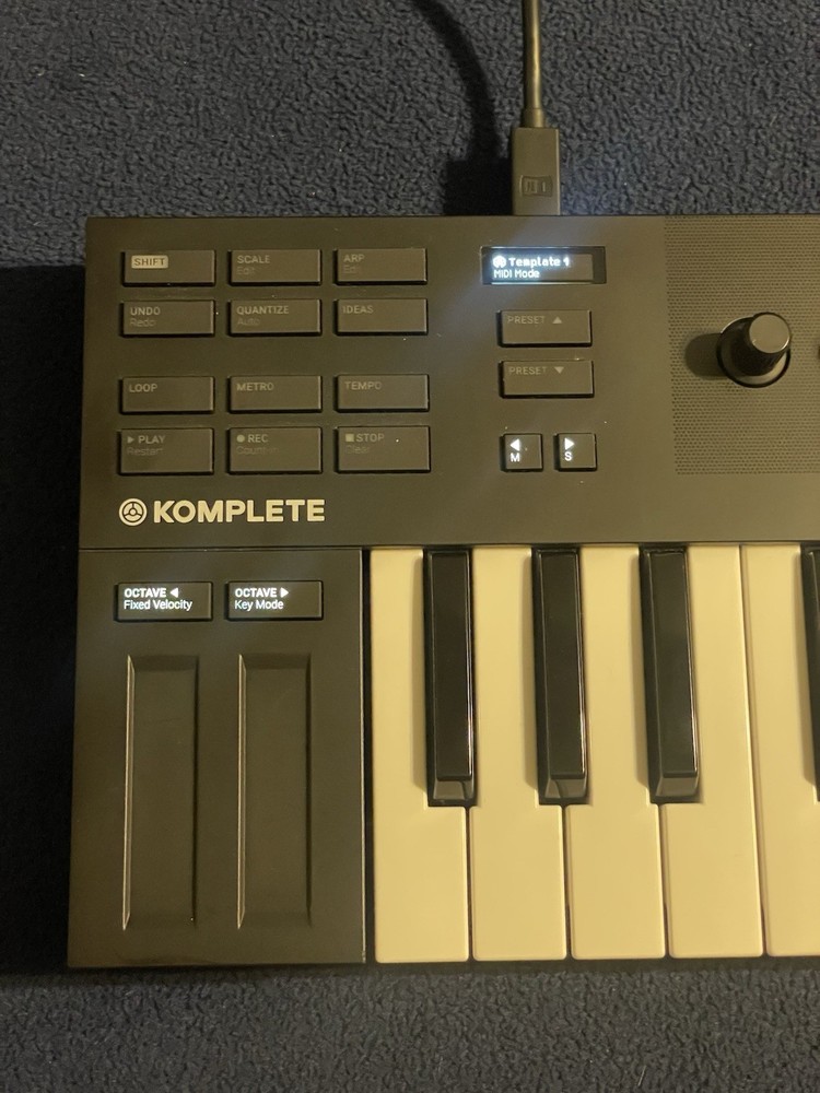 Native Instruments M32 Komplete Kontrol Keyboard Controller