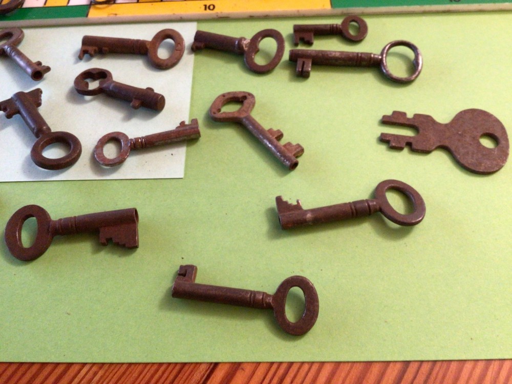 20 Vintage small Keys