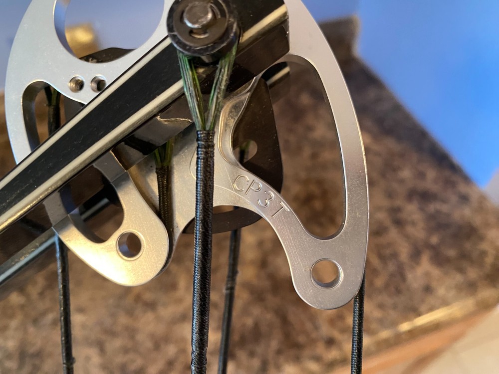 Hoyt Hypertec 60-70# RH with XT-3000 Limbs 36" A2A