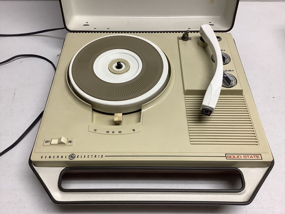 General Electric Transistor Solid State Record Player Vintage 4 Speed **READ**