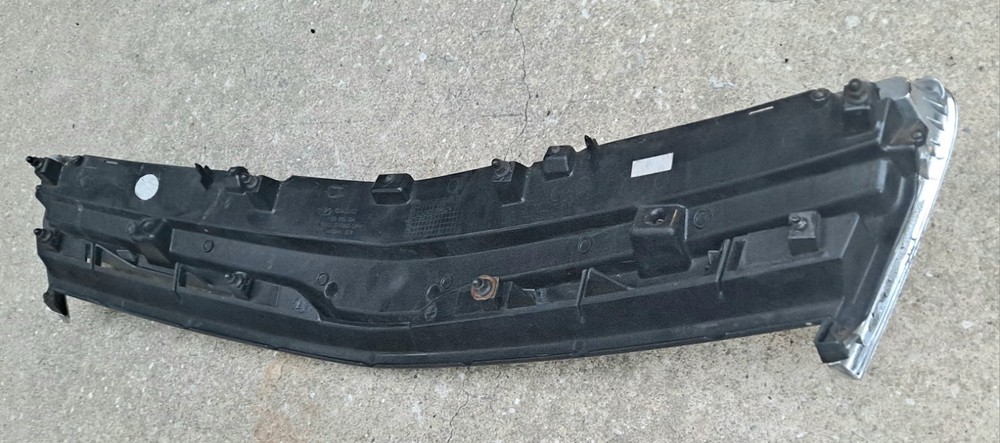 2008-2010 Saturn Vue Front Upper Grille Chrome w/ Emblem 2009