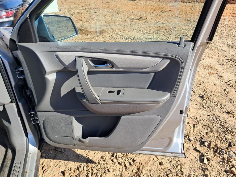 TRAVERSE 2016 Glove Box 4785751