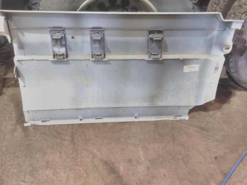 For 2012 VOLVO VNL SIDE FAIRING Left , OH