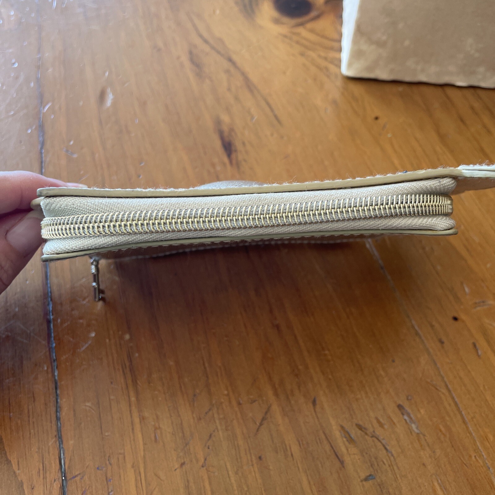 Disney Parks Alice in Wonderland Doorknob Coin Purse Wallet Pouch Zipper Retired