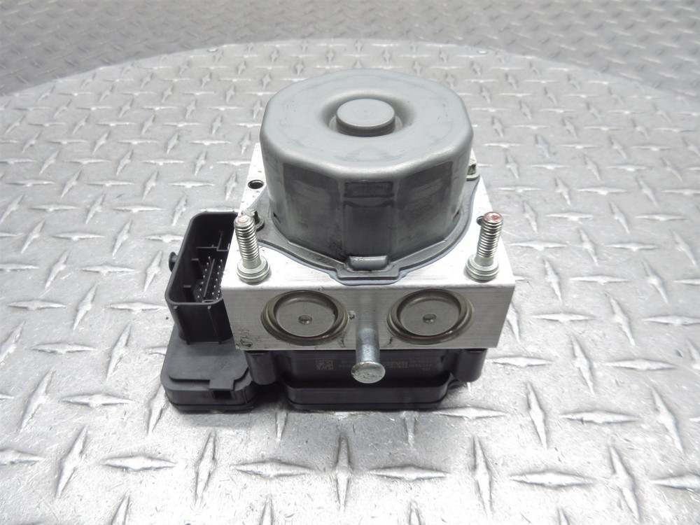 2018 Harley Electra Glide FLHTCU ABS Pump Anti Lock Brake Module Control Unit