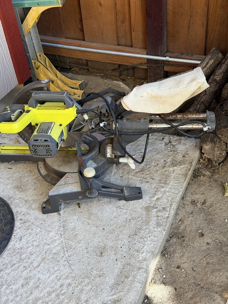 20V MAX* BAND SAW KIT