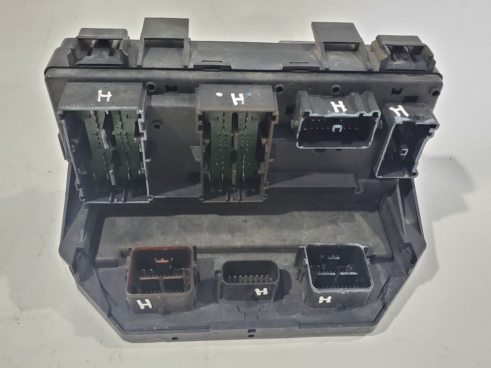 2009 Dodge Nitro OEM TIPM Totally Integrated Power Module 04692300AB