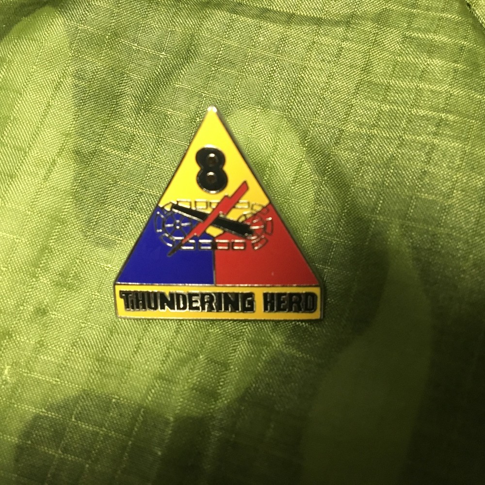 US ARMY 8TH ARMORED DIVISION "THUNDERING HERD" HAT PIN