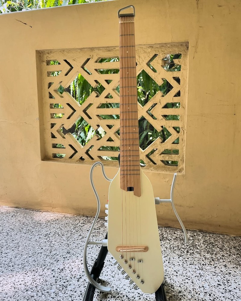 Donner HUSH I PRO Acoustic-Electric Guitar with Multiple Effect Metallic White