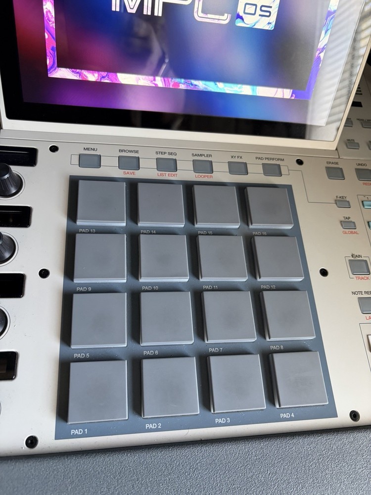 AKAI MPC X SE Professional Standalone Sampler & Sequencer Special edition