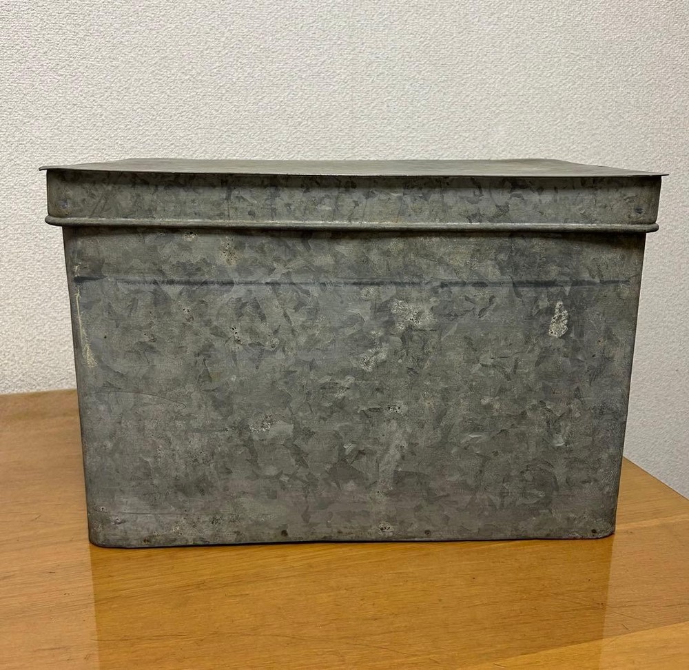 Tin can rice box retro