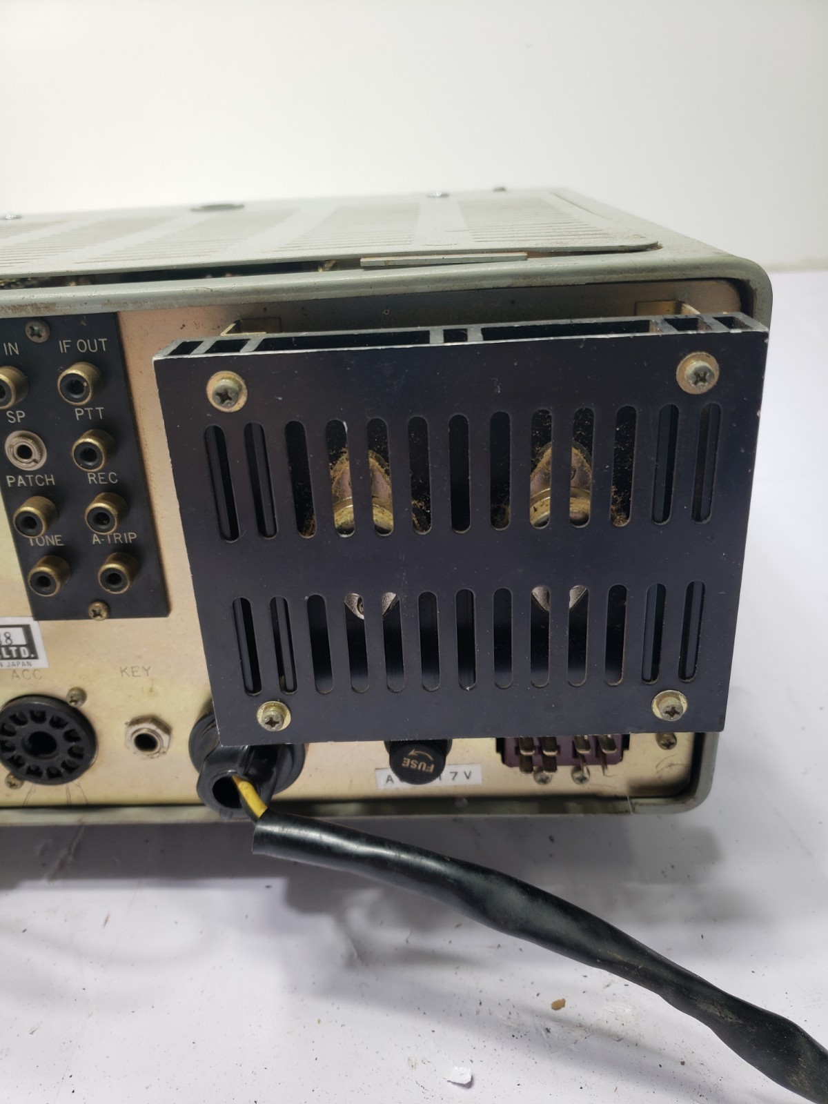 Vintage Yaesu FT-101E Hybrid SSB Transceiver AC 100-234V Made In Japan Untested