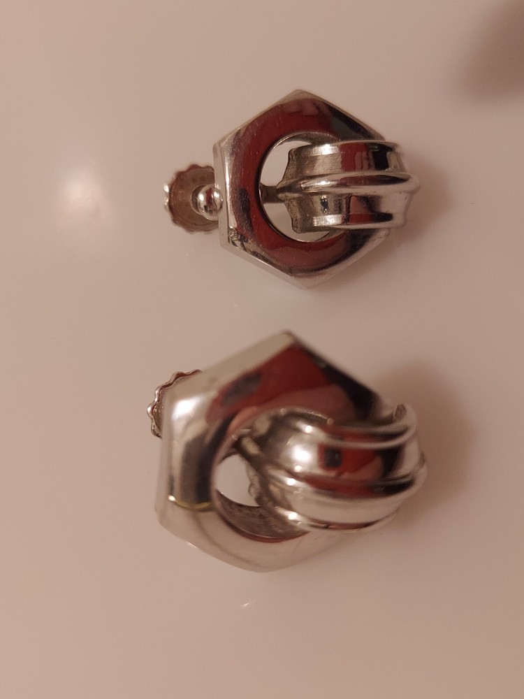 silvertone screwback knot earrings diameter .75"