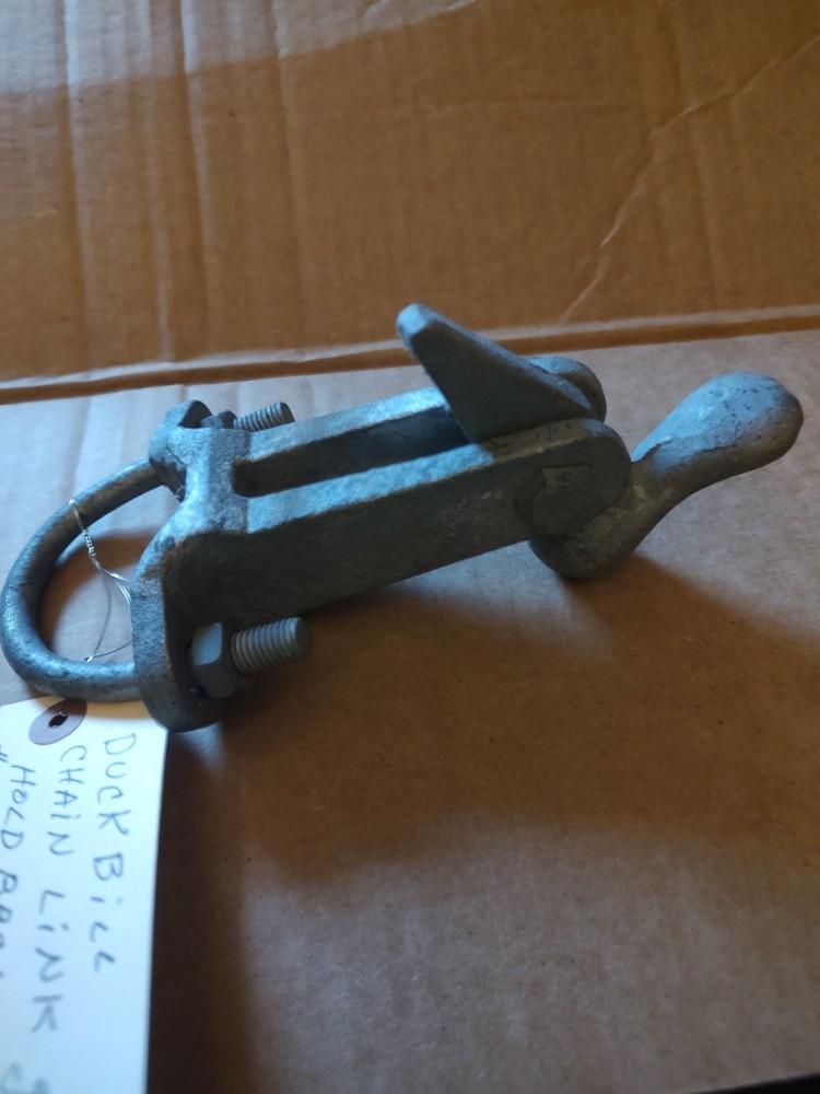 Chain link duck bill gate holdback