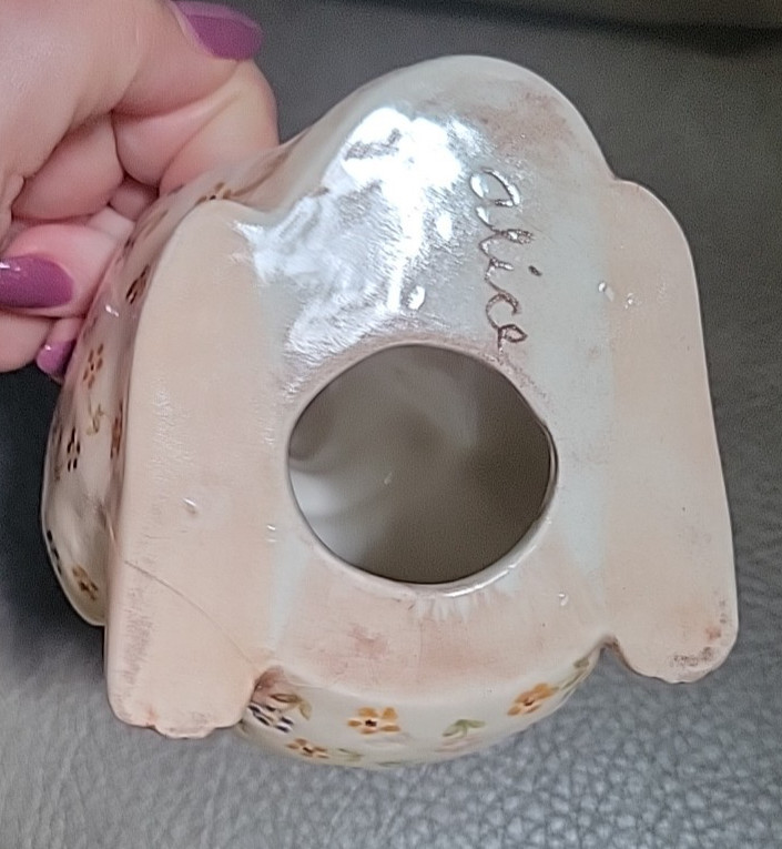 Unique Ceramic Kangaroo Knitting Yarn Holder 7" X 5" EUC