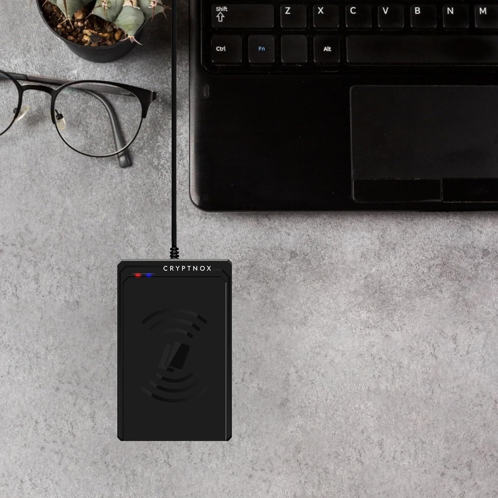 Versatile NFC Card Reader with Fast Data Transfer and Multiple Compatibility
