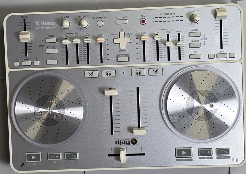 Vestax Spin USB MIDI/AUDIO DJ Controller for Mac computers