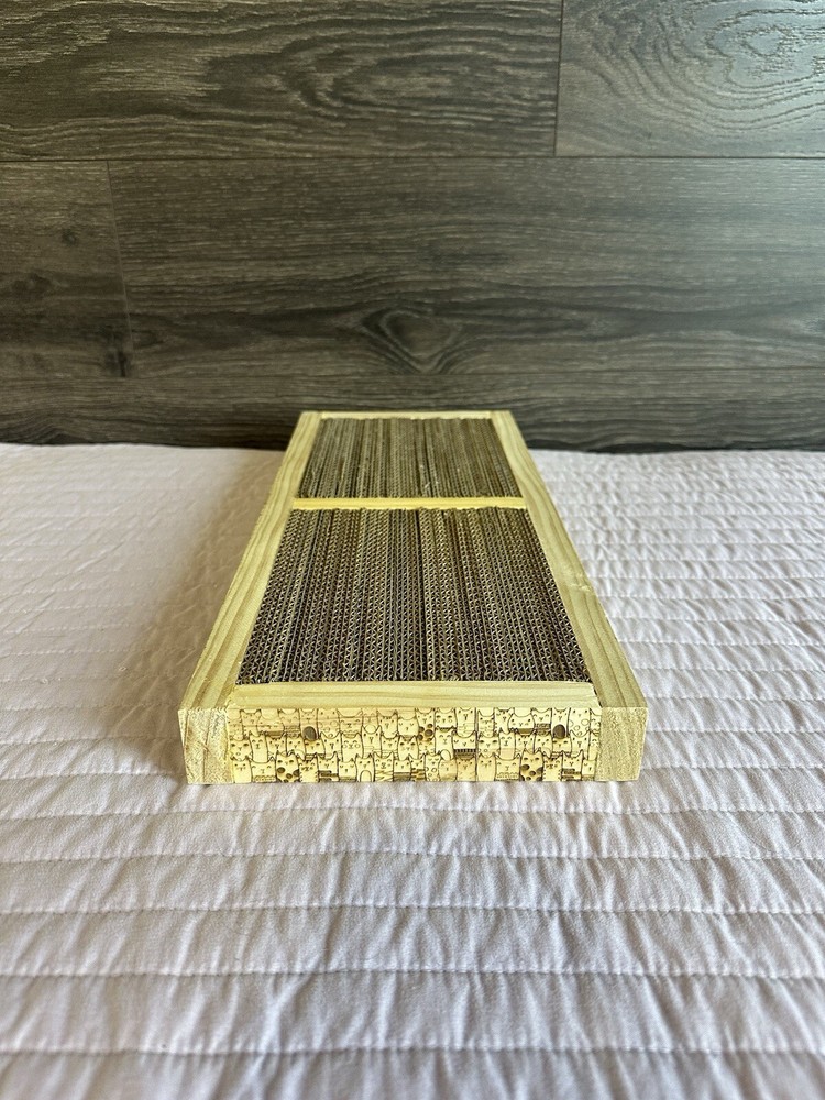 Refillable cat scratcher - engraved wood frame - cat scratching post -Handmade