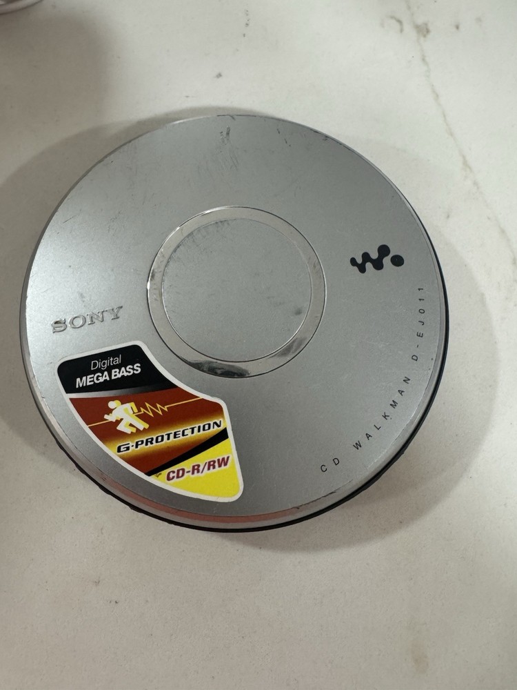 Sony D-EJ011 CD Walkman CD Player Discman Silver Tested Working *FAST SHIPPING*