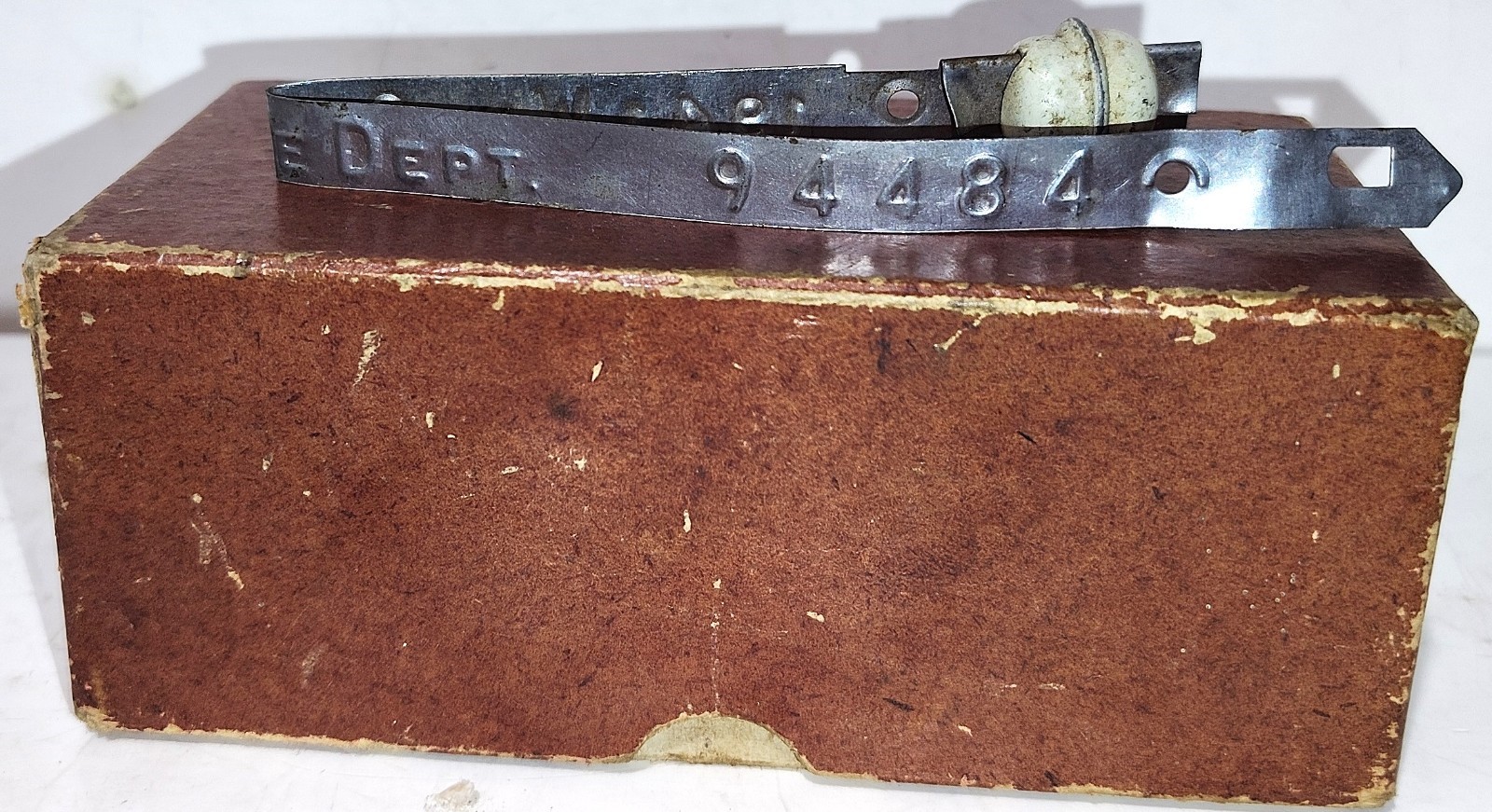 VINTAGE UNUSED 1941 WASHINGTON STATE GAME DEPT METAL HUNTING TAG #94484 LICENSES