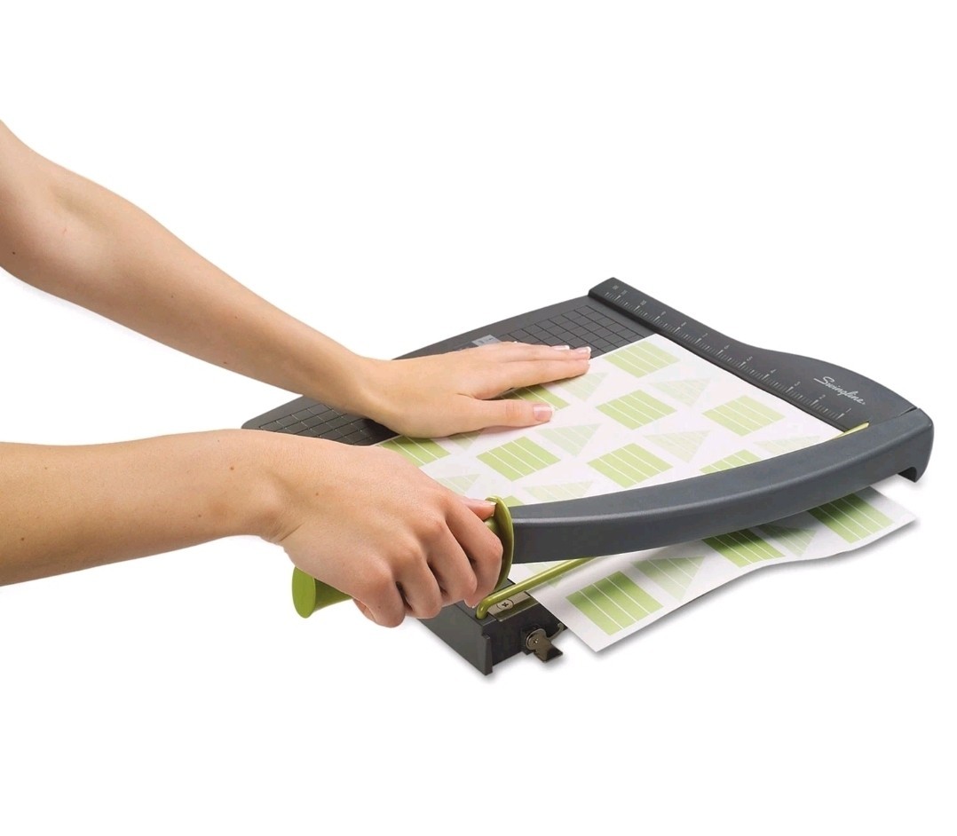 Swingline ClassicCut Lite Paper Trimmer 10 Sheets Durable Plastic Base 13 x 19