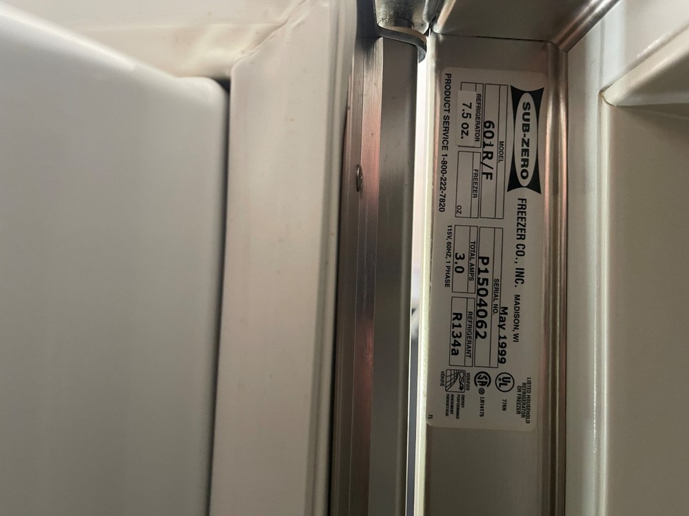 Sub-Zero Fridge Model/Serial:601R/P1504062
