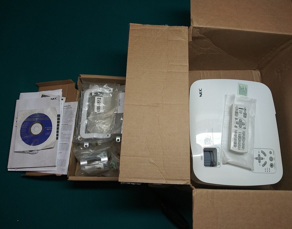 NEC VT695 Portable Projector LCD Multimedia Data w/ Remote Cords & Ceiling Mount