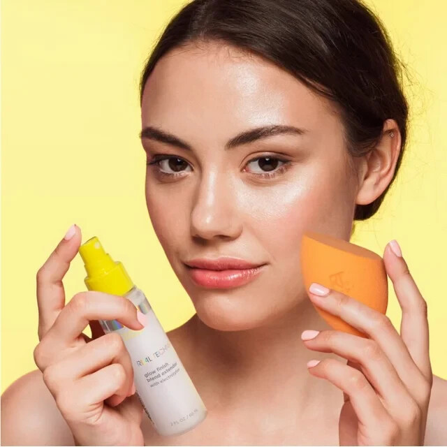 Real Techniques Glow Finish Extender Clear Setting Spray For Face 2oz