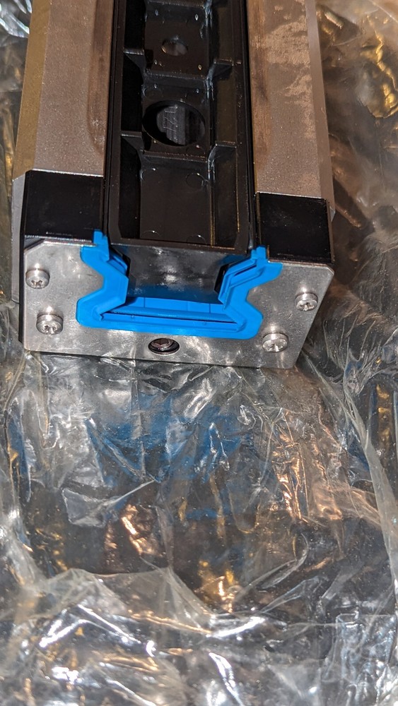 (1) Bosch Rexroth Runner Block / Roller Rail R182133110