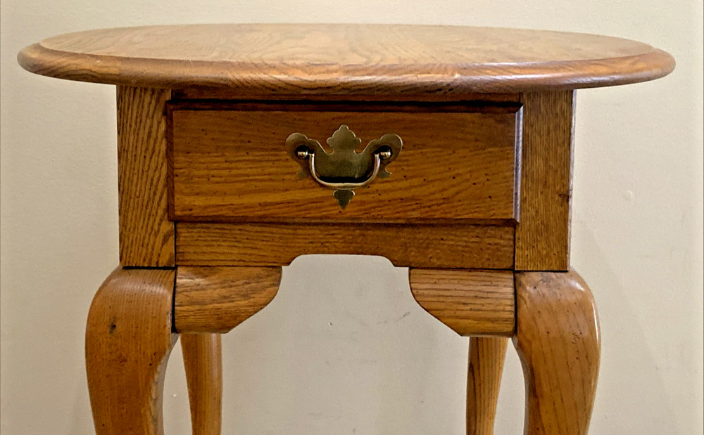 Mid Century Oval Oak End Table /night stand/Side table by Broyhill