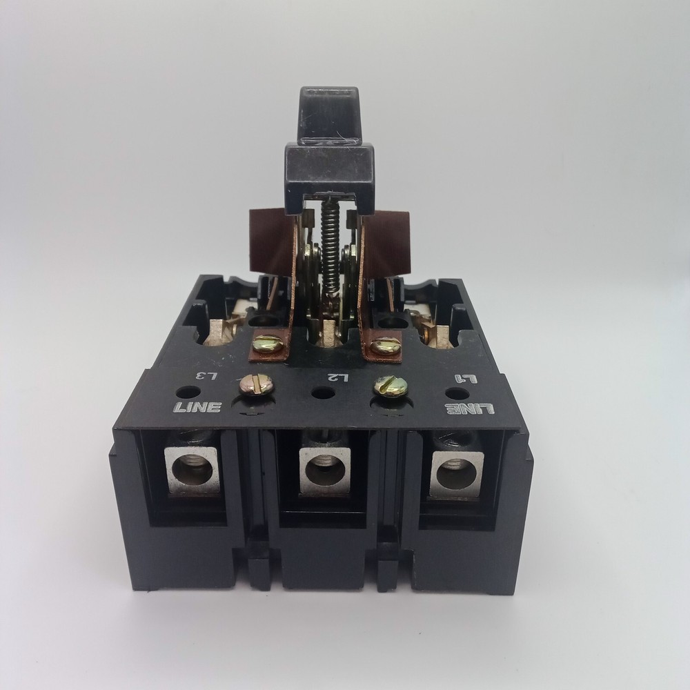 NEW GENERAL ELECTRIC THMS33 100 AMP 3-POLE DISCONNECT SWITCH