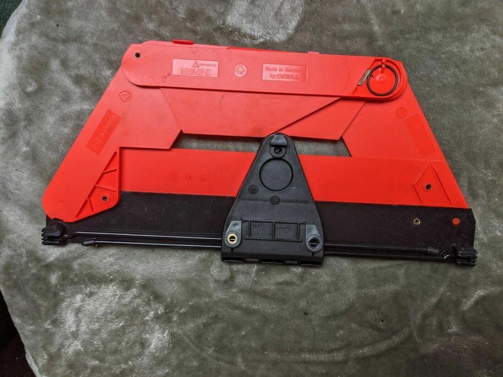 OEM AUDI REFLECTIVE WARNING TRIANGLE EMERGENCY HAZARD TRIANGLE #4B5860251C