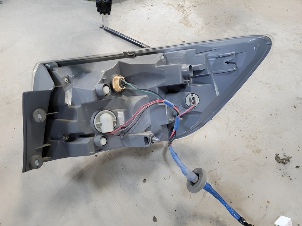 2010 - 2012 Mazda CX9 Left Driver Side Tail Light Assembly OEM