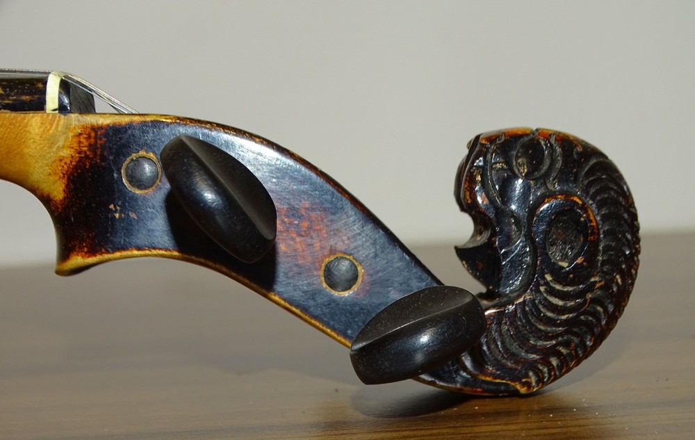 VIOLIN WITH LION HEAD - model STAINER (Nr. 097)