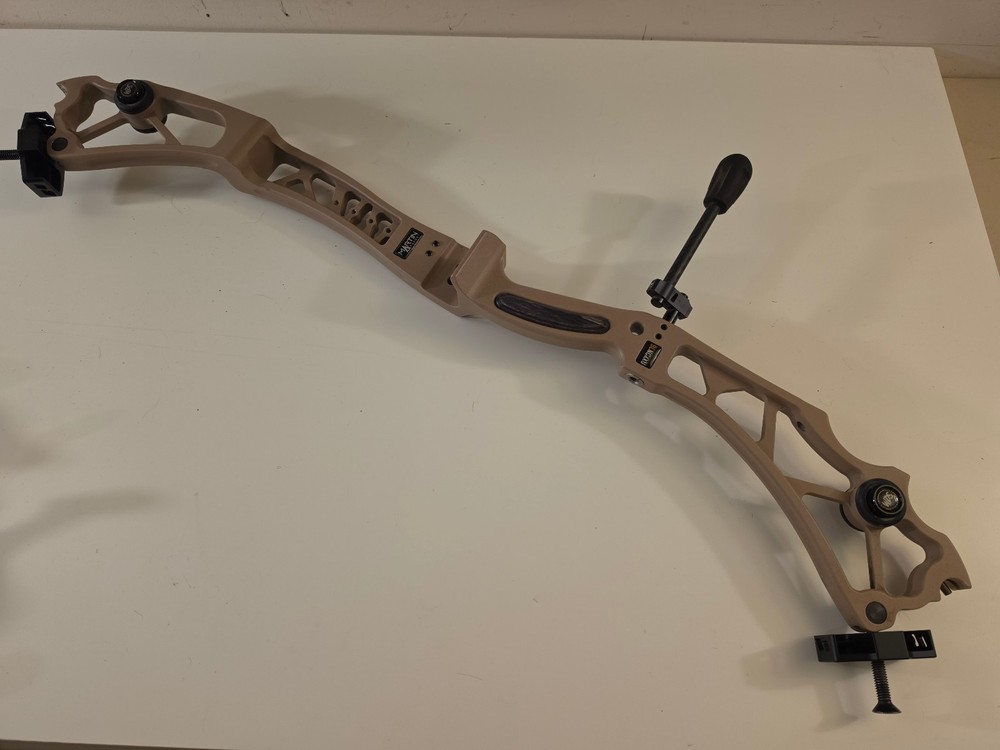 Martin Axxon 36 Riser.....Compound Bow.....Archery....Right Hand