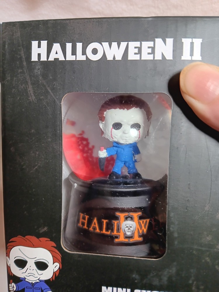 🔥Halloween II Horror Mini Snow Globe BNWT🔥