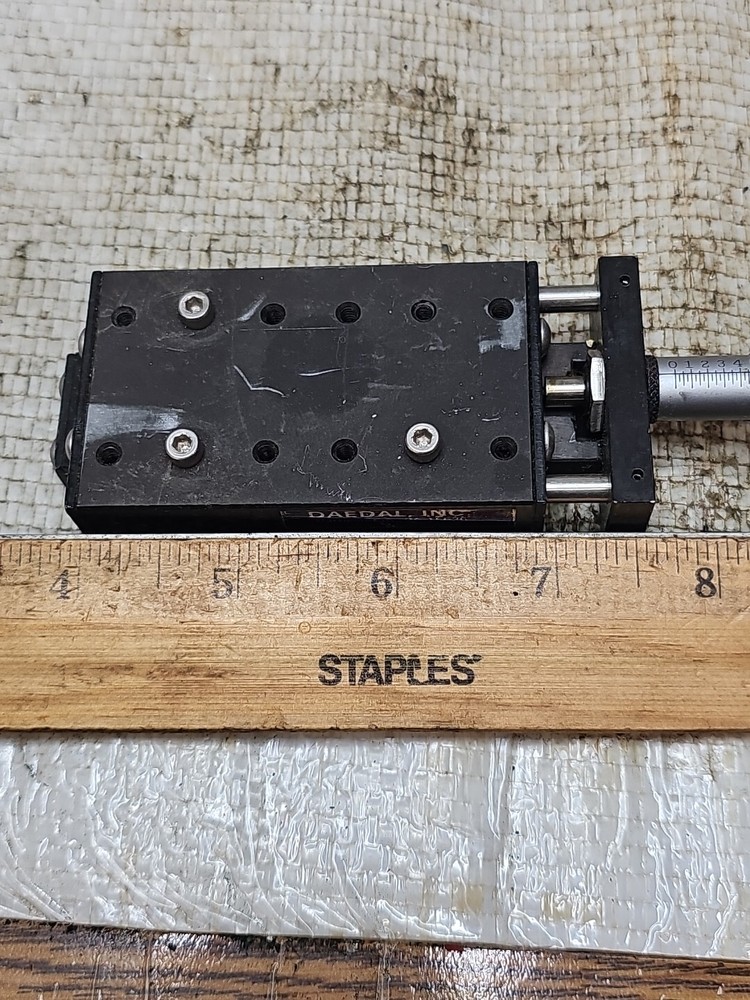 Daedal LINEAR POSITIONER STAGE Starrett Micrometer 1 Axis Ex Condition .5" Range
