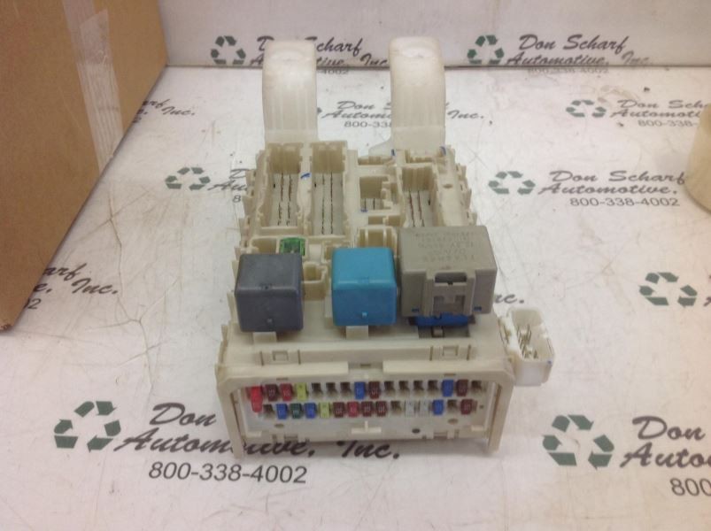 PRIUS     2005 Fuse Box, Cabin 304713-1