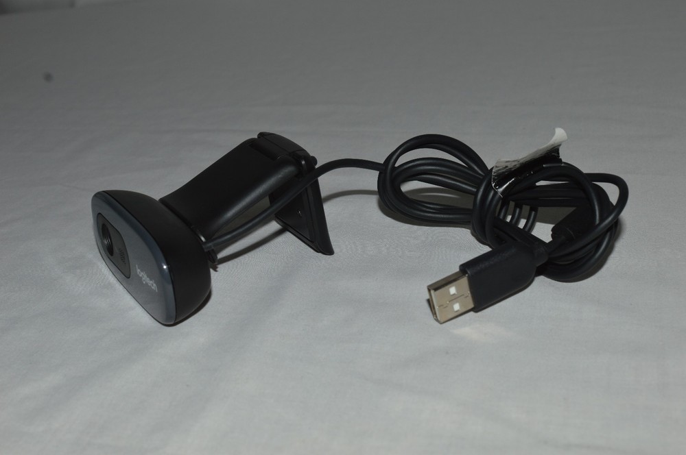 EUC Logitech C270 HD Webcam 720p Widescreen HD Video Calling +Light Correction