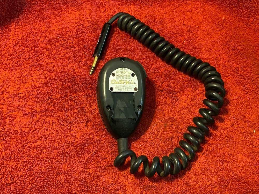 ELECTRO-VOICE MODEL 205-STC DIFFERENTIAL HANDHELD MICROPHONE