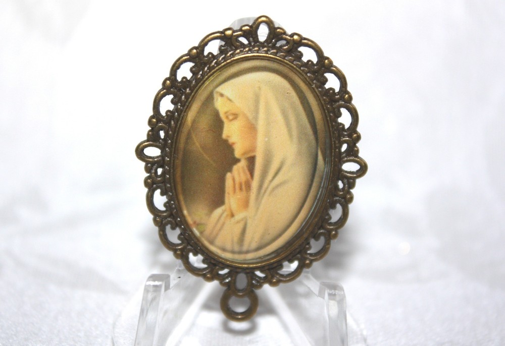 Bronze Rosary Center | Blessed Virgin Mary in Prayer | STA-101-527