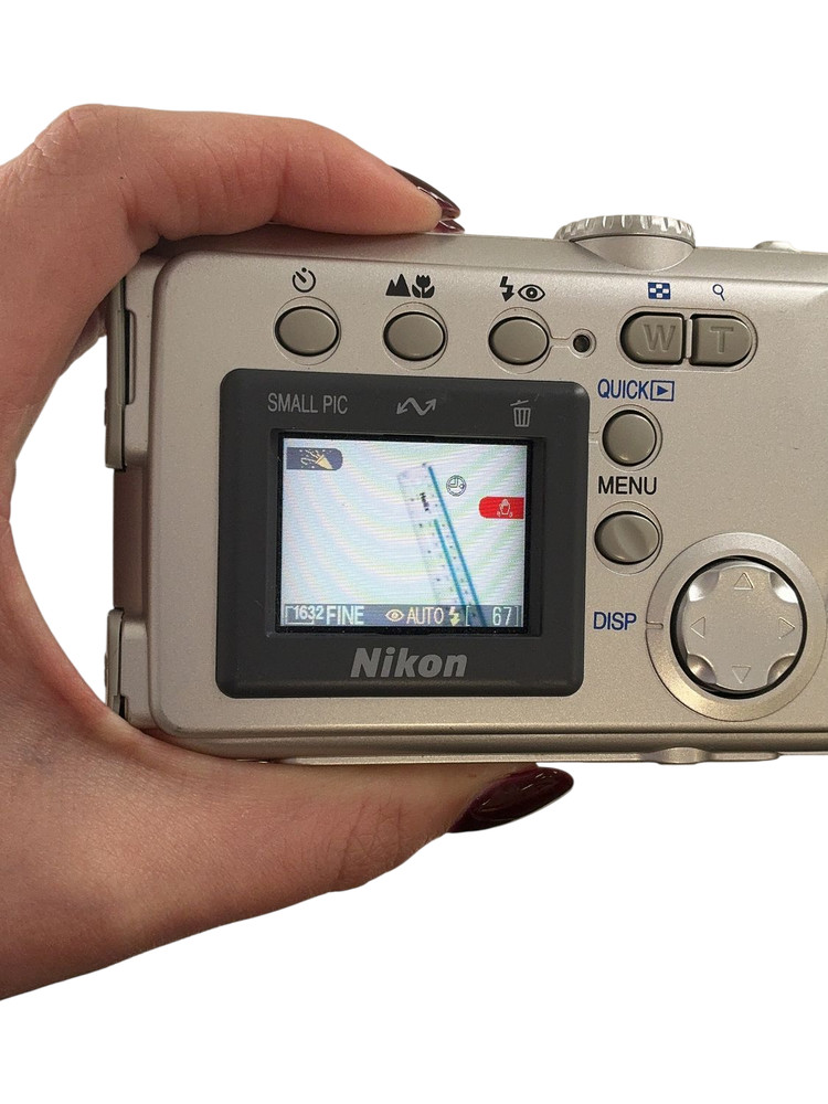 Nikon Coolpix 2000 Digital Camera with 64MB CompactFlash Card