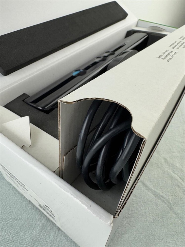 XBox 360 Kinect Sensor Model 1414 + Kinect Adventures Full Game Microsoft NIOB