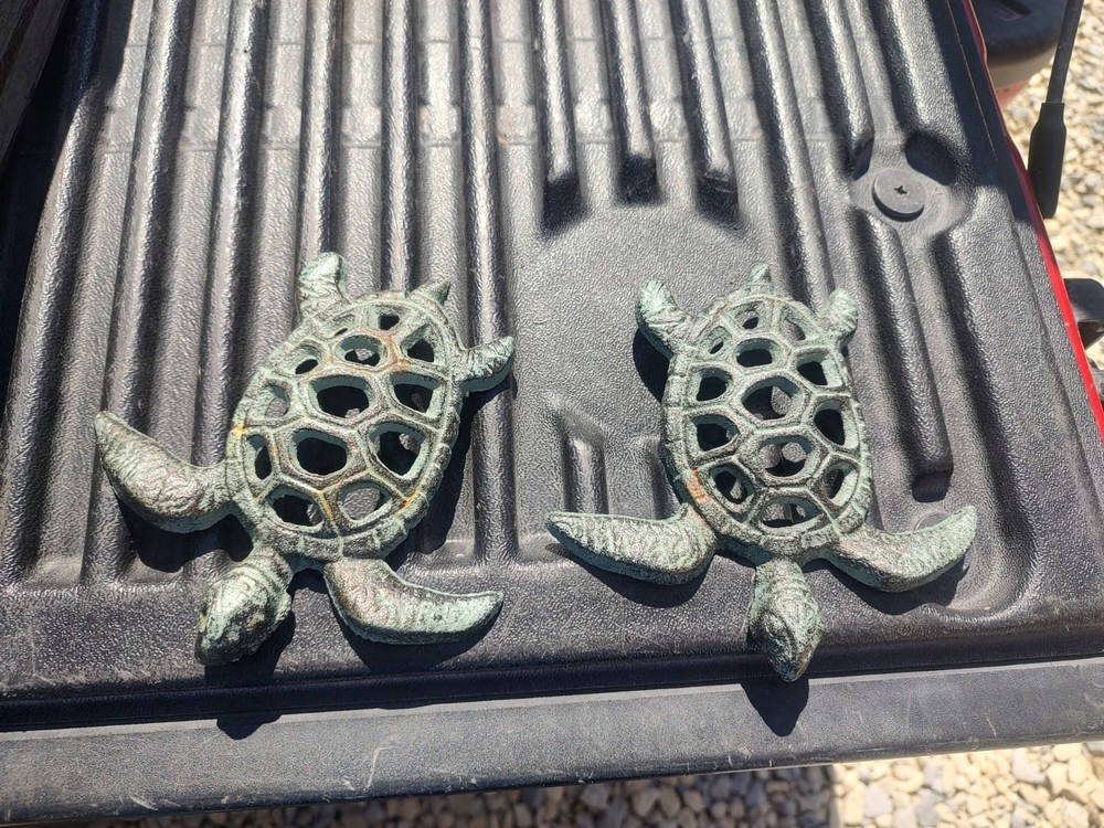 2 Metal Turtle Decorations