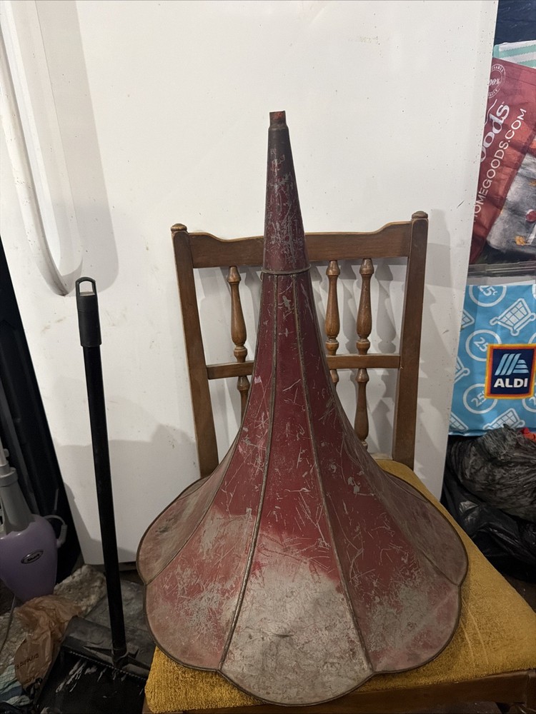 phonograph horn Red