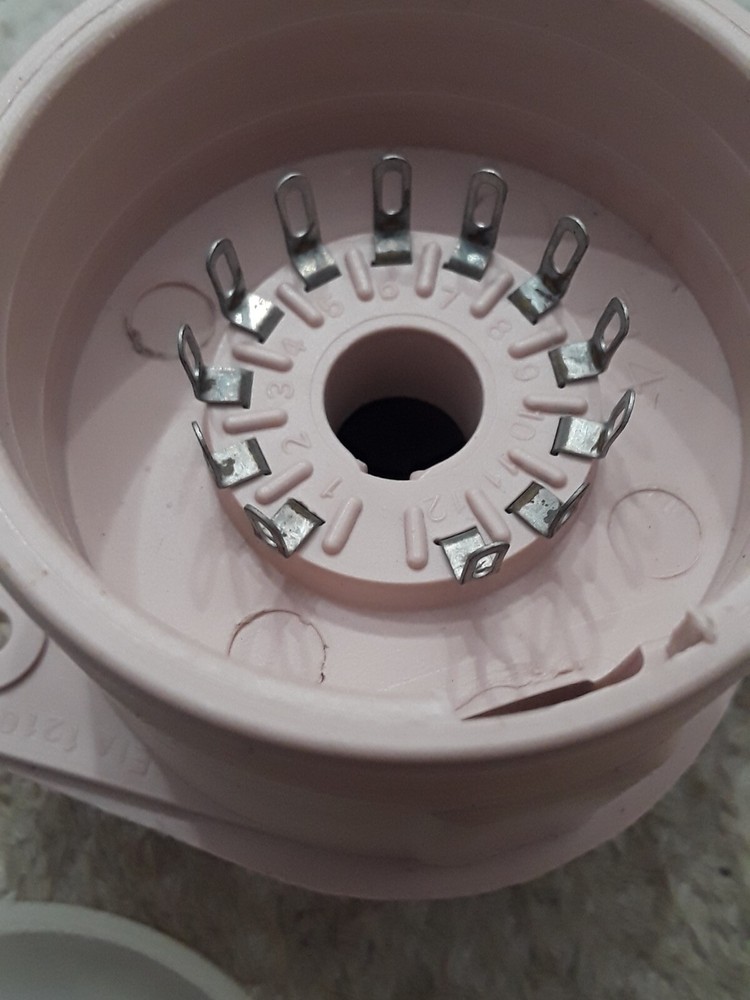 Oneida S-89-C 12 Pin Compactron High Voltage Socket