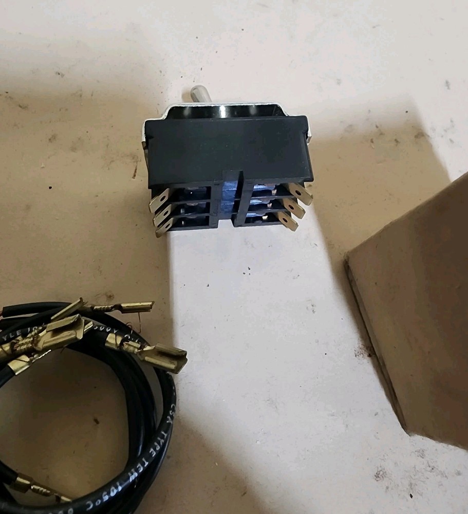 SW 12 20 CARLING INDUSTRIES TOGGLE SWITCH Three Phase 10 Amp Switch