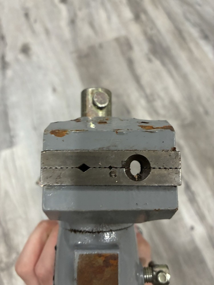 Central Machinery vise